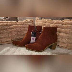 Universal Thread Women's Rust Ankle Booties